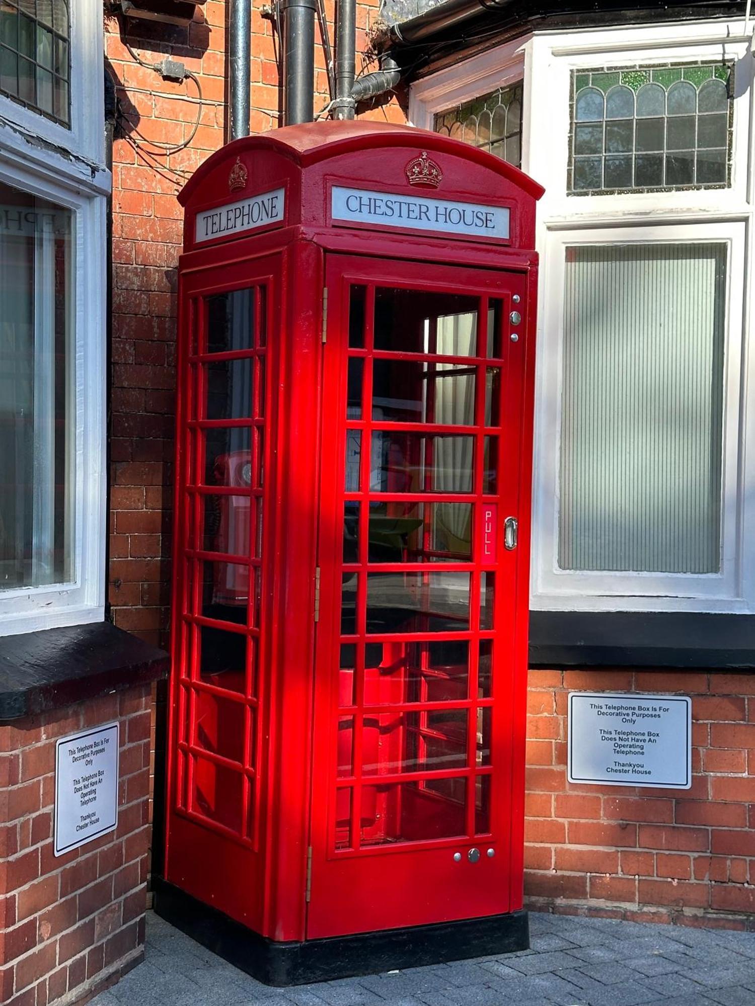 Chester House Guest House Eksteriør billede The telephone box at the former station