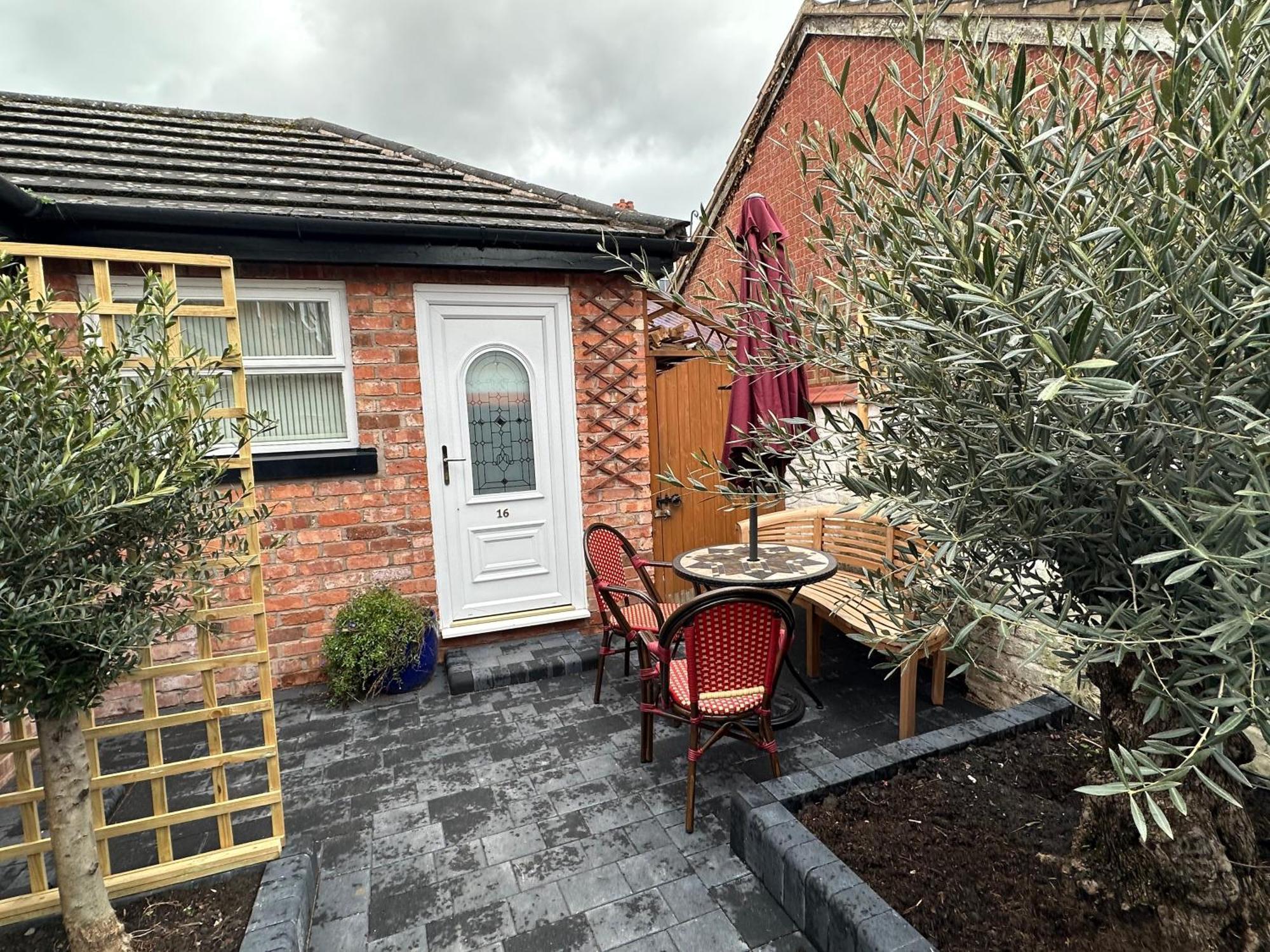 Chester House Guest House Eksteriør billede Olive trees in the UK